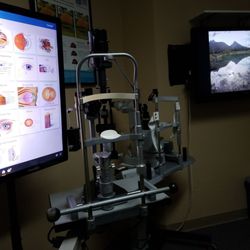 Royo Eye Care - Exam room