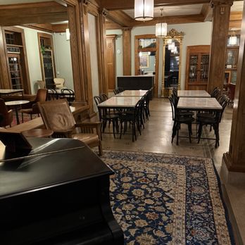 Blackhawk Hotel - Bar Winslow entrance inside - Hotels Near Me - Cedar Falls, Iowa