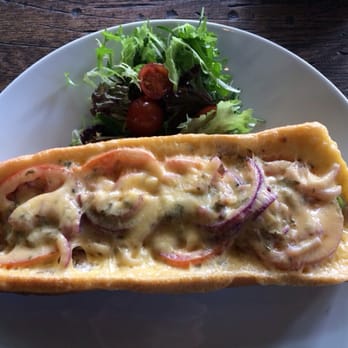 d'Oude Waegh - Warm sandwich with peppers, onions, cheese, and tomatoes - Brasseries Near Me - Hoorn, New Hampshire