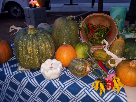 La Familia Growers Market by null