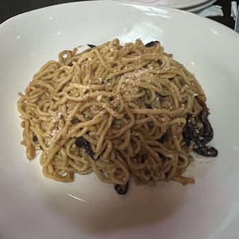 Yard House - Shitake Garlic Noodles - New American Near Me - San Antonio, Texas