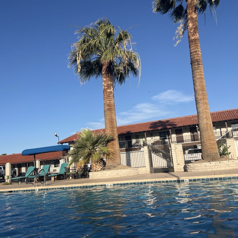El Rancho Boulder Motel - Pool and palm trees - Hotels Near Me - Boulder City, Nevada El Rancho Boulder Motel - Pool and palm trees - Hotels Near Me - Boulder City, Nevada