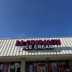 La Chapalita Ice Cream - Outside
