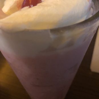 Bob's Big Boy Broiler - Strawberry shake - American Near Me - Downey, California