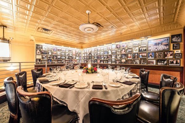 Gibsons Bar & Steakhouse by null