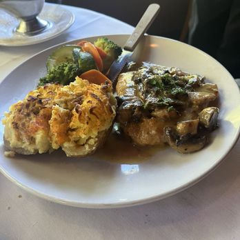 White Oaks - Chicken Marsala - New American Near Me - Westlake, Ohio