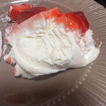 Mia's Bakery - Strawberry cheesecake - Bakeries Near Me - Brooklyn, New York