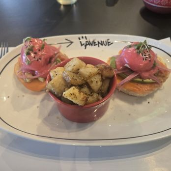 L’Avenue - Pink Salmon Benny - Breakfast & Brunch Near Me - Toronto, Ontario