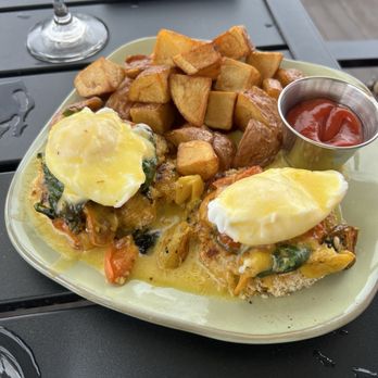 One Thirty One Lameuse - Crab cakes Eggs Benedict paired with Pinot Grigio. - Seafood Near Me - Biloxi, Mississippi One Thirty One Lameuse - Crab cakes Eggs Benedict paired with Pinot Grigio. - Seafood Near Me - Biloxi, Mississippi