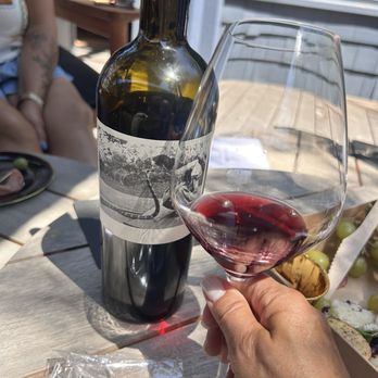 Terre Et Sang - Wine Tasting Room Near Me - Los Olivos, California