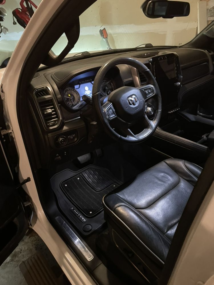 DELUXE DETAILS Request a Quote Shakopee, Minnesota Auto Detailing