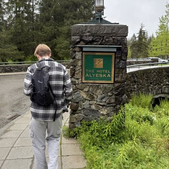 Alyeska Nordic Spa - Walking to the spa - Day Spas Near Me - Anchorage, Alaska