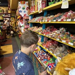 Fuzziwig's Candy Factory
