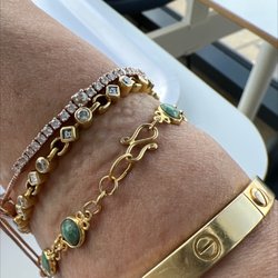 Fast-Fix Jewelry and Watch Repairs - Seattle - Repaired a missing link and added a big gold colored link To extend my jade gold bracelet. $20. Not bad. Today I'm a fan!