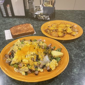 Island Cafe - Farmers Breakfast with American fries - Cafes Near Me - Minocqua, Wisconsin