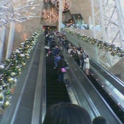 朗豪坊辦公大樓 - Whoa~Look how STEEP the escalators climb!!!