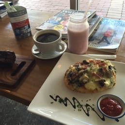 Mushroom, bacon, spinach, and cottage cheese + long black + strawberry, raspberry, and spinach smoothie