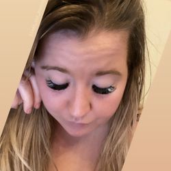 Lash Out Beauty Lounge - Teal and white lash accents!
