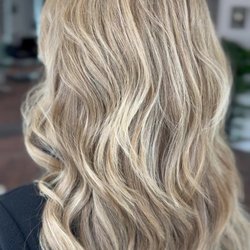 Salon 592 - Bright dimensional blonde with beachy waves