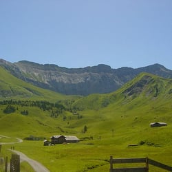 Luftseilbahn Elsigenalp - Elsigenalp, von der Bergstation der Luftseilbahn aus gesehen