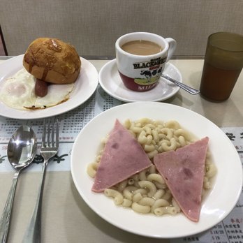 大安茶冰廳 - Macaroni with ham, white coffee, tea, soft fried eggs, sausage, pineapple bun. - Hong Kong Style Cafe Near Me - Hong Kong, HK