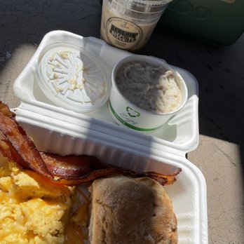 Beachin’ Biscuits - Pismo Pier with gravy on the side - Breakfast & Brunch Near Me - Pismo Beach, California Beachin’ Biscuits - Pismo Pier with gravy on the side - Breakfast & Brunch Near Me - Pismo Beach, California