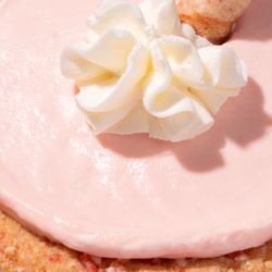 Crumbl - Warner Robins - 10/12/25 - 10/18/25: Strawberry Milk Cookie ft. Pirouline