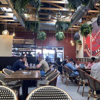 Le Thai - Interior during a weekday lunch - Thai Near Me - Las Vegas, Nevada