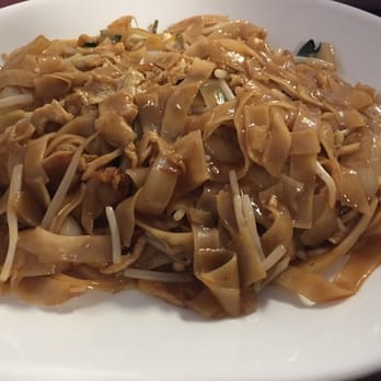 Bangkok Thai Cuisine - Drunken Noodles - Thai Near Me - Oshkosh, Wisconsin