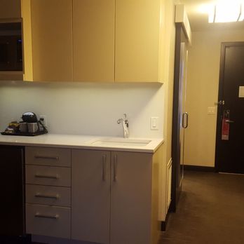 theWit Chicago, a Hilton Hotel - Entryway and wet bar - Hotels Near Me - Chicago, Illinois