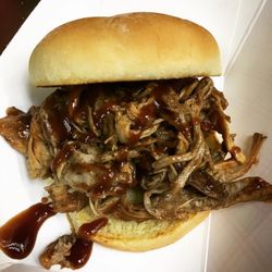 Sticky Fingers BBQ & Cafe - BBQ pulled pork