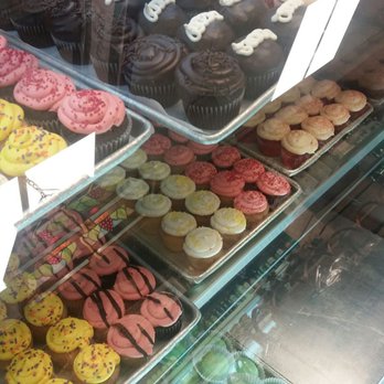 Lassen & Hennigs - Cupcakes - Delis Near Me - Brooklyn, New York