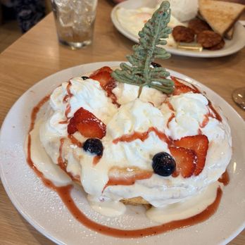 Aloha Kitchen - Soufflé of the month with matcha - Breakfast & Brunch Near Me - Honolulu, Hawaii