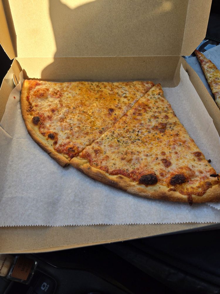 Food from Nino's Pizzeria