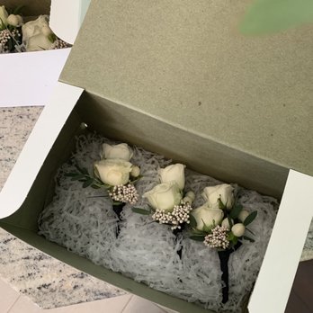 Blue Daisy Floral & Design - Boutonnieres - Florists Near Me - Long Grove, Illinois