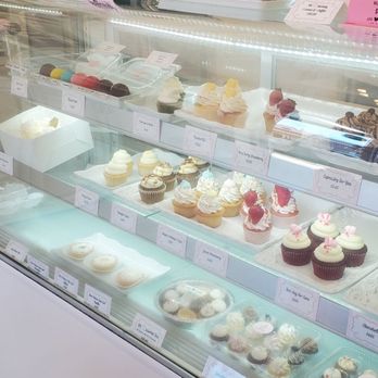 We Heart Cake Company - Display case - Bakeries Near Me - Honolulu, Hawaii We Heart Cake Company - Display case - Bakeries Near Me - Honolulu, Hawaii