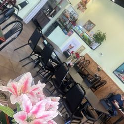 Lemon Grass Thai Kitchen - Dinning area