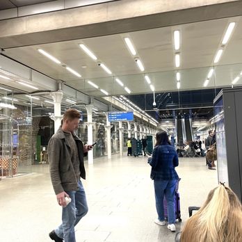 St Pancras International - Morning traffic, so easy - Train Stations Near Me - London, XGL