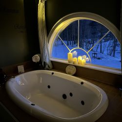 Wolf Cove Inn - Jacuzzi tub at night by candlelight in the Sugarloaf Mountain room