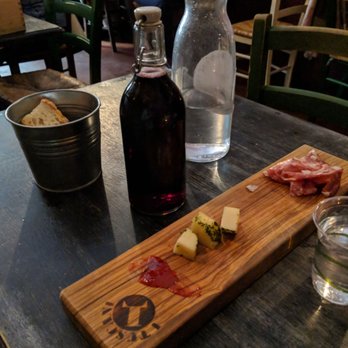 I Tuscani 2 - Free sampler of sheep cheese with herpbs, a jelly/hummus for the xheese, and Tuscan salami. So good! Accompanied by as much bread as needed. - Steakhouses Near Me - Florence, FI