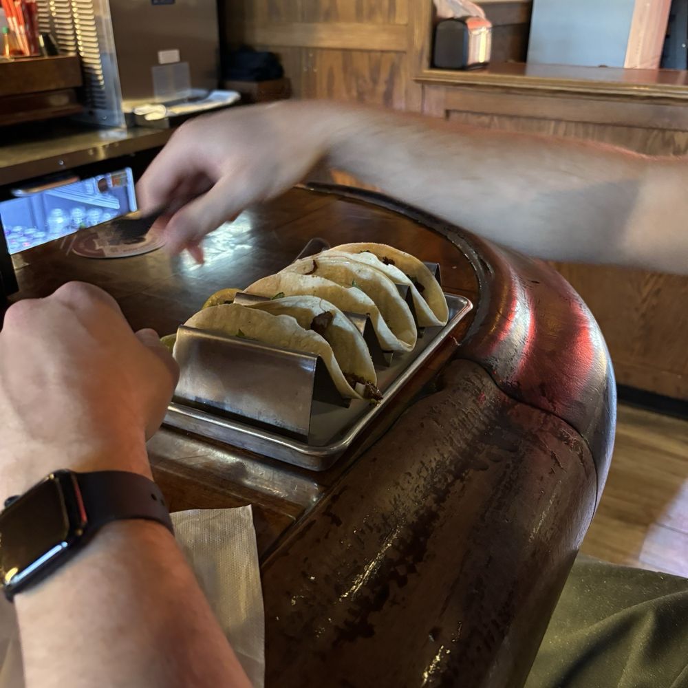 The Som: Burgers + Beer - Steak tacos - Pubs Near Me - Burlington, Iowa The Som: Burgers + Beer - Steak tacos - Pubs Near Me - Burlington, Iowa