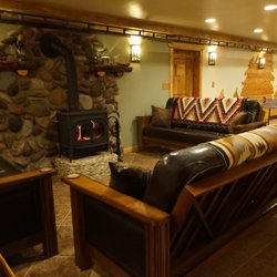 Indian Ridge Lodge - The lounge areas in the Game Room of the Indian Ridge Lodge is a great place to hang out.