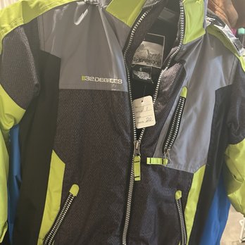 Dress Best For Less - Community Service/Non-Profit Near Me - Oakland, California Dress Best For Less - Community Service/Non-Profit Near Me - Oakland, California