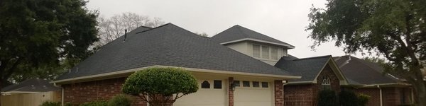 A V Cruz Roofing Logo