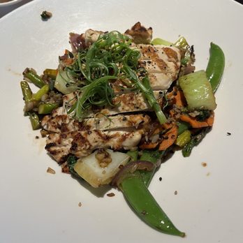 Yard House - Chicken Bowl (sub for the steak bowl) - New American Near Me - Troy, Michigan