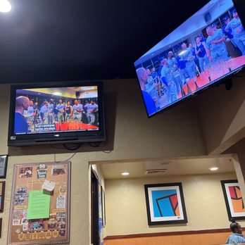 Round Table Pizza - TV Sport dad can enjoy - Pizza Near Me - Lakewood, California Round Table Pizza - TV Sport dad can enjoy - Pizza Near Me - Lakewood, California