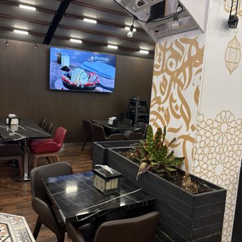 Melt N Dip - Inside upstairs - Desserts Near Me - Bridgeview, Illinois