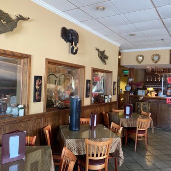 Manee Thai Restaurant - Inside - Thai Near Me - Ballwin, Missouri Manee Thai Restaurant - Inside - Thai Near Me - Ballwin, Missouri