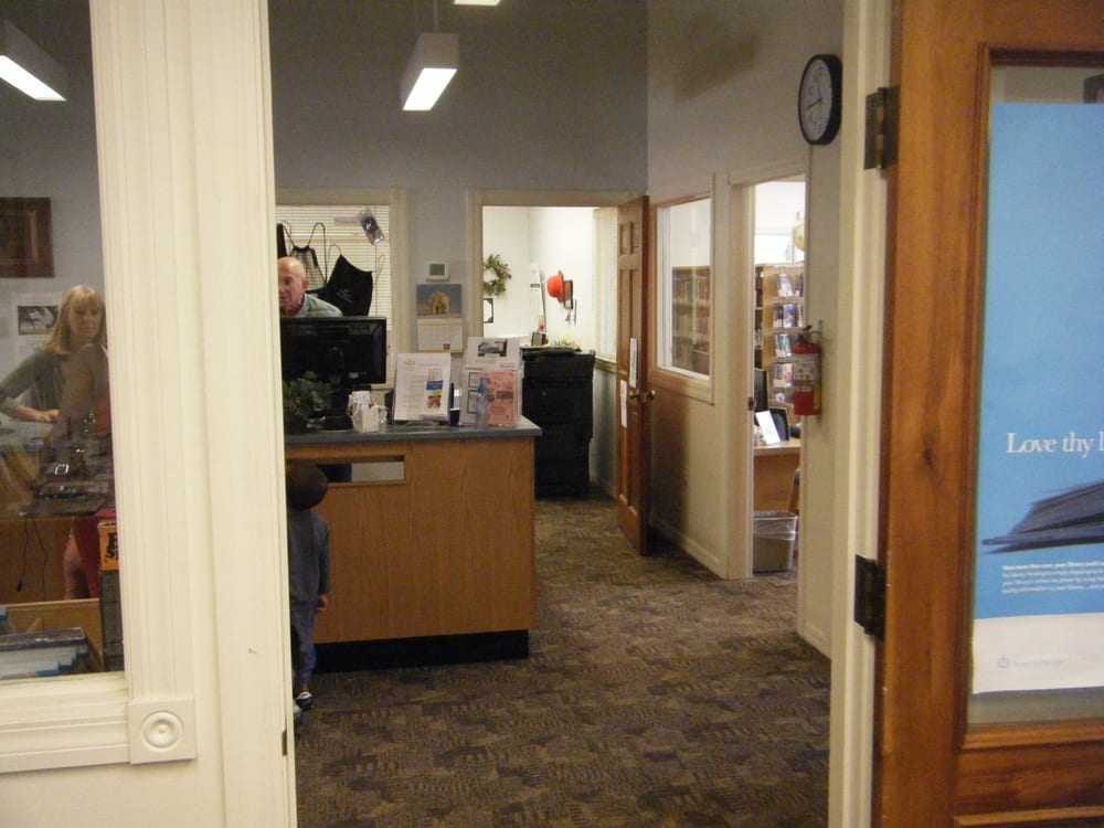 LAKE HELEN LIBRARY Updated October 2024 15 Photos 221 N Eulcid