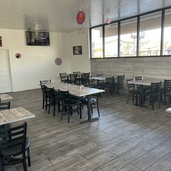Valentino's Pizza Arleta - Clean dinning